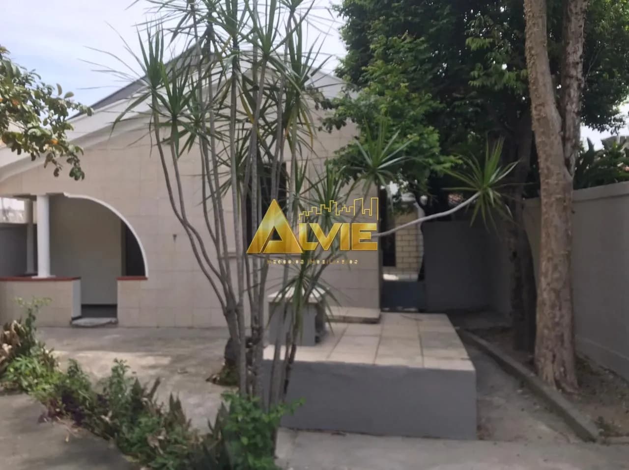 Alugo - Casa com 3 Quartos na Rua Evilásio Silva - Fonseca - Niterói