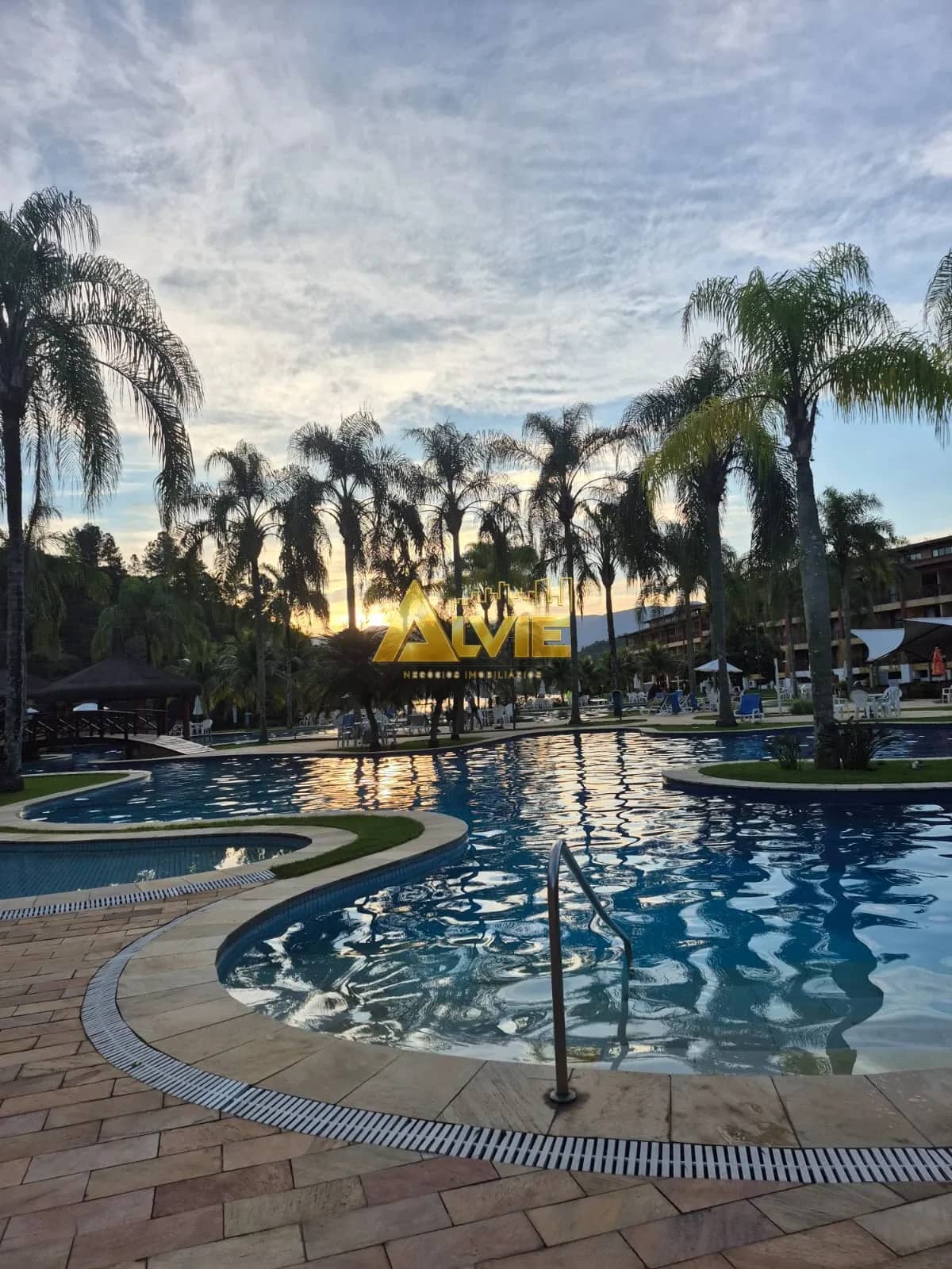 LINDO APARTAMENTO COSTABELLA RESORT COM MARINA